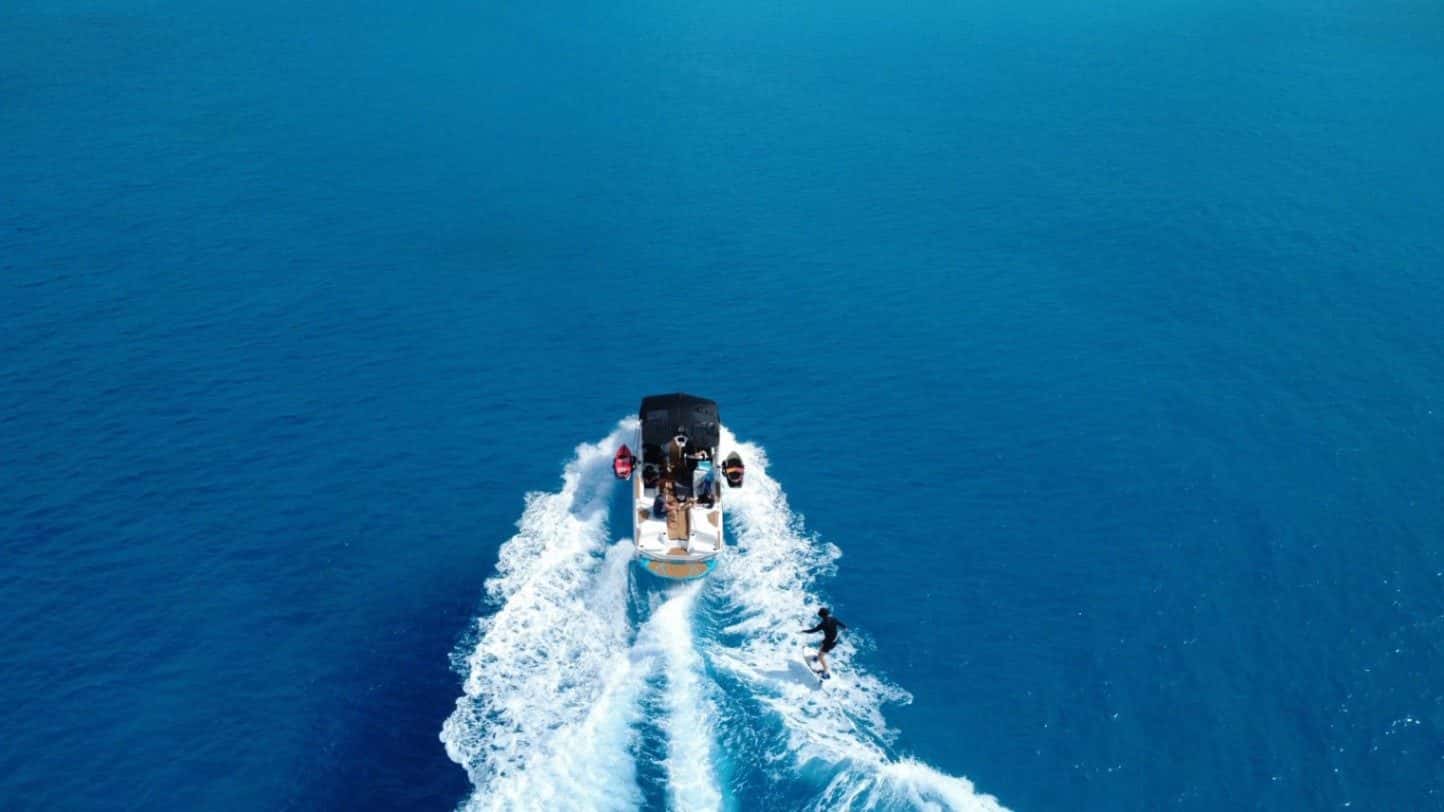 Kitesurfing and Wakeboarding Instructor (US Applicants Only)