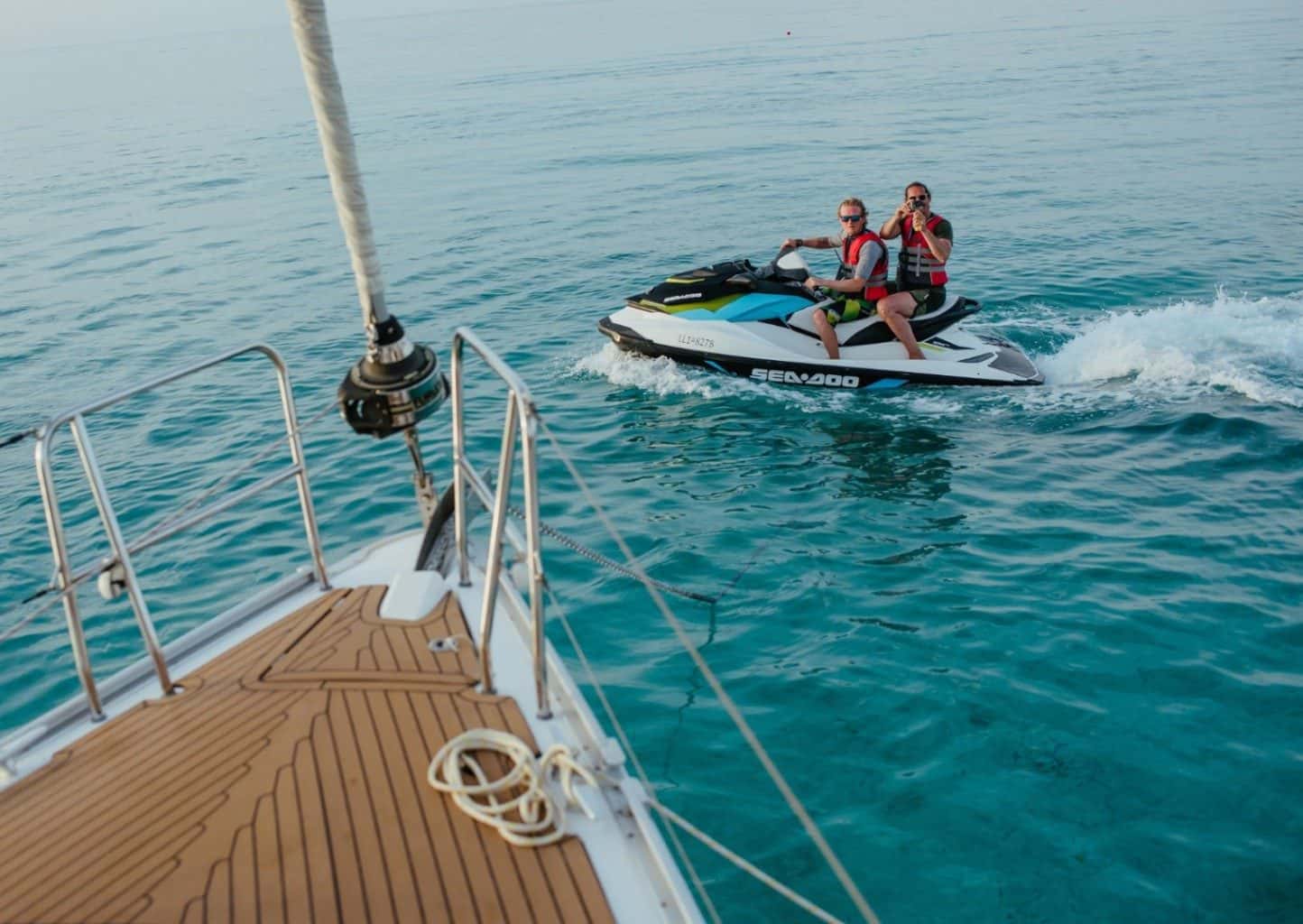 URGENTLY REQUIRED - SAILING AND BOATING STAFF FOR OCTOBER! - Image 2