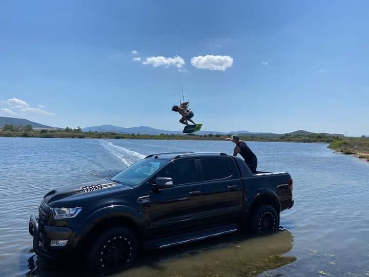 School search reception and instructor - Featured