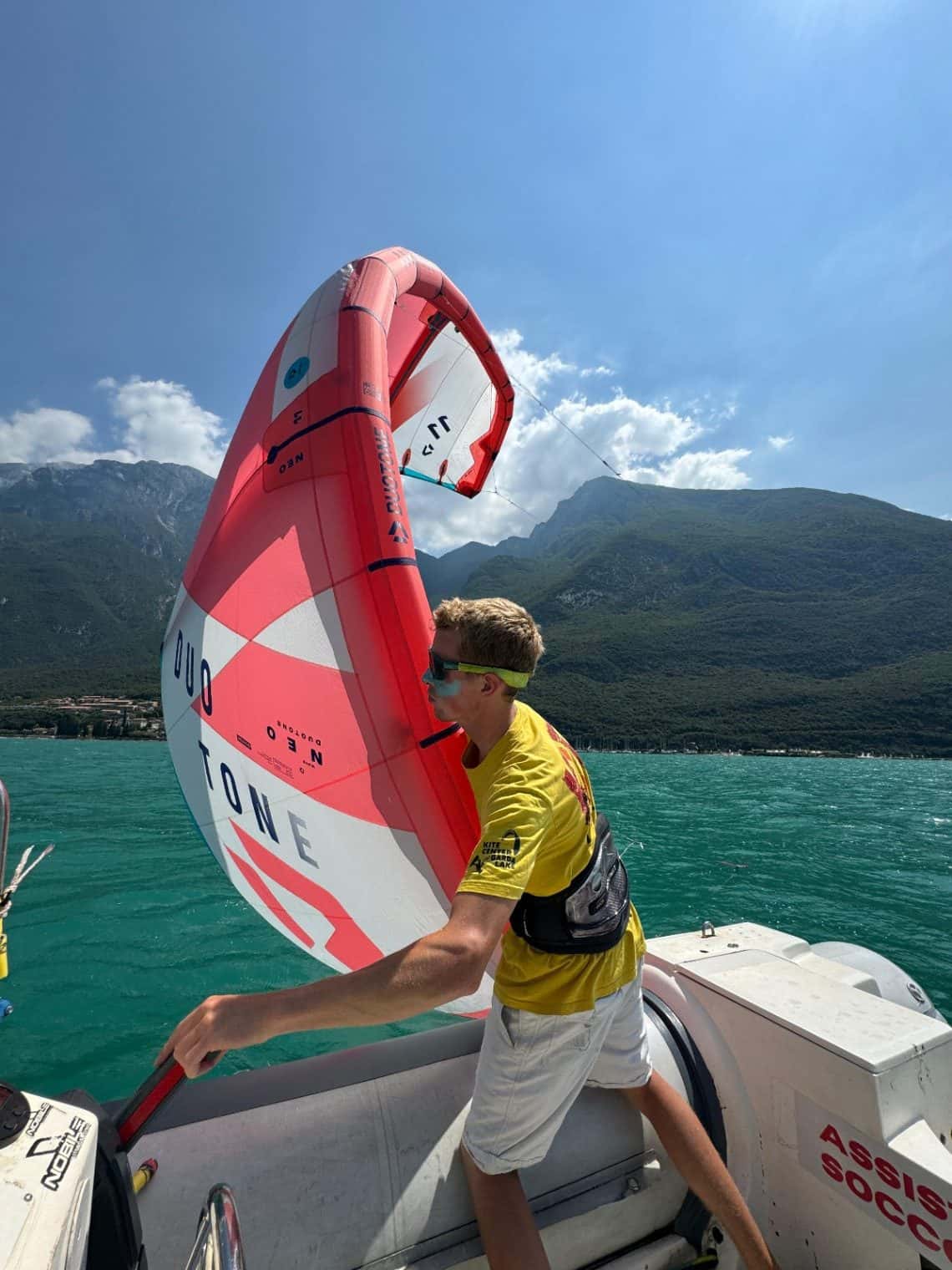Kite and wing foil school in Malcesine on Lake Garda with lessons, rentals, boat assistance and daily wind conditions 🌊