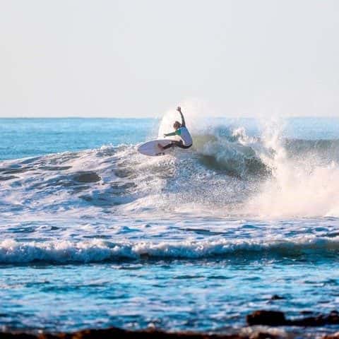 We’re looking for an experienced Surf Instructor to join our team! - Featured